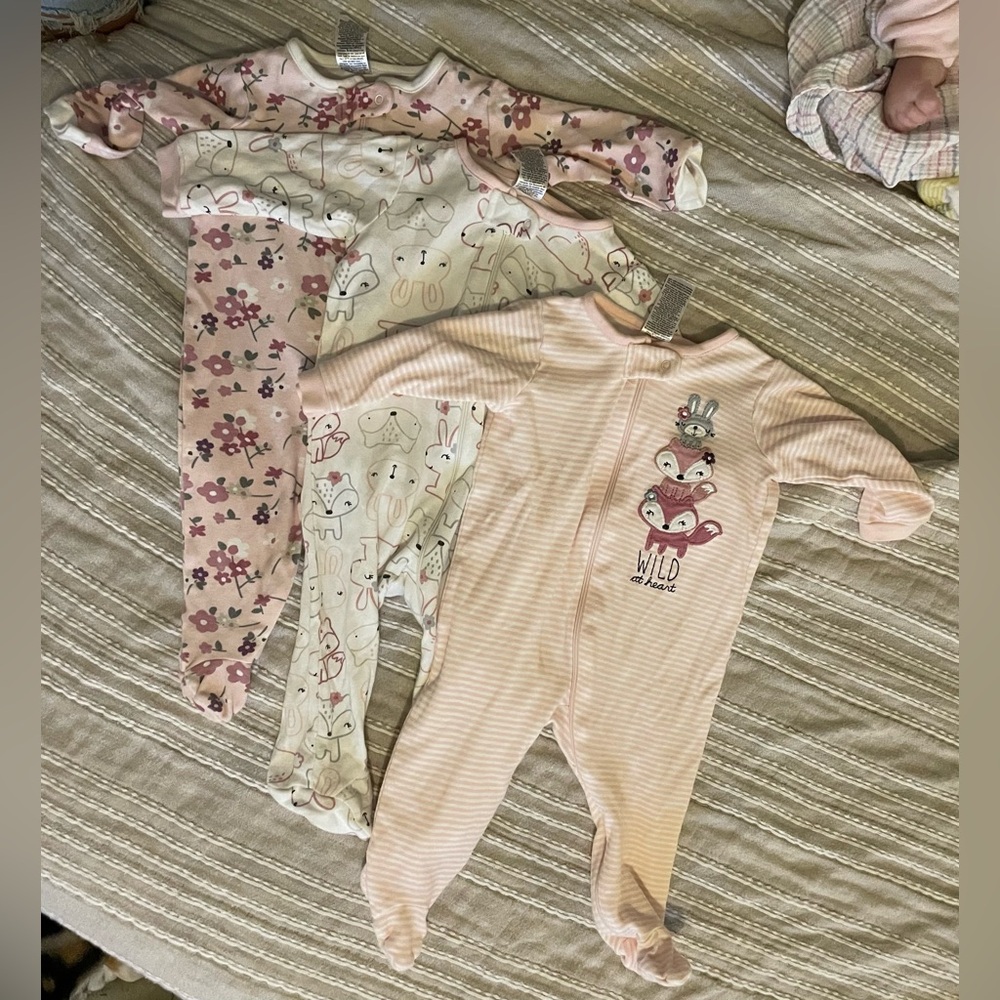 Gerber Baby Girls 3-pack Sleep & Play- like new!